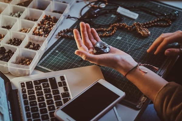Le bracelet en pierre naturelle est-il une superstition ?