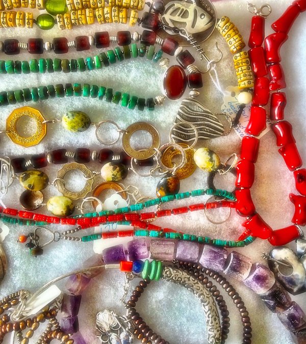 Quelles astuces pour sélectionner des bijoux qui mettent en valeur des tenues de mariage invité ?