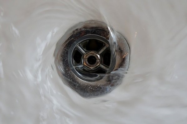 4 signes qui montrent que votre canalisation est bouchée